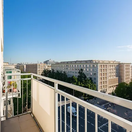 City Center Studio In By Renters *